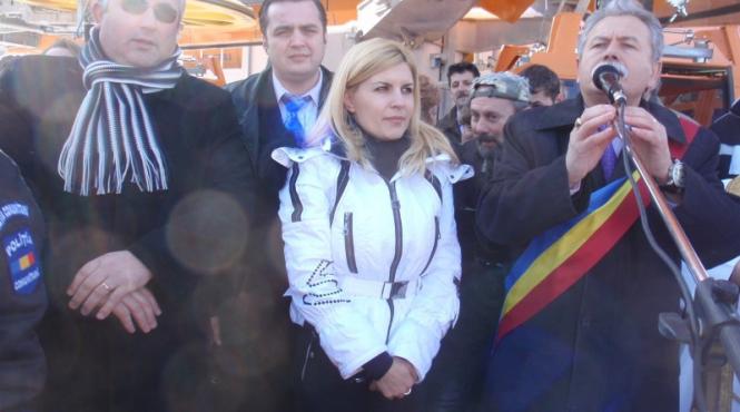 elena udrea cetatean de onoare la vulcan