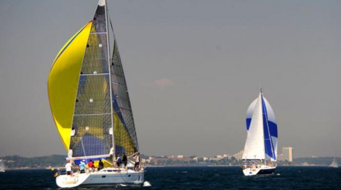 om pe apa popa la campionatul bmw de yachting offshore al romaniei