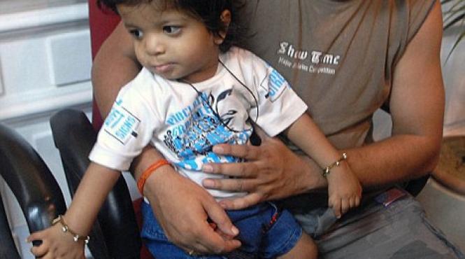 un baietel indian a intrat in cartea recordurilor are 34 de degete