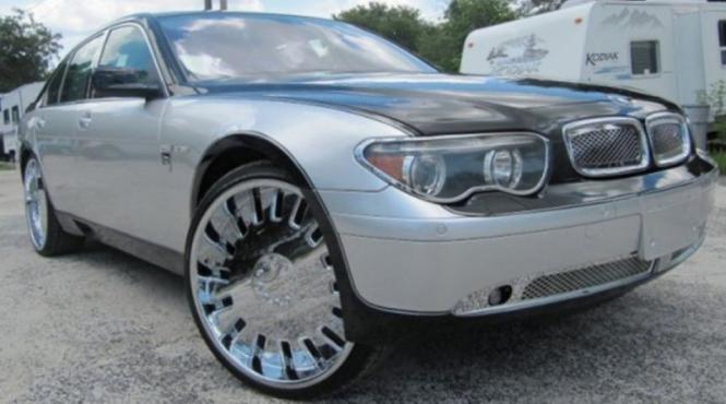 un bmw seria 7 in stil bling bling