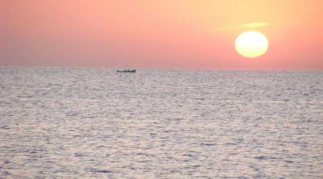 cu asfaltul pe plaja in vama veche