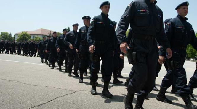 jandarmii romani pregatesc analfabeti pentru a deveni viitorii politisti ai afganistanului