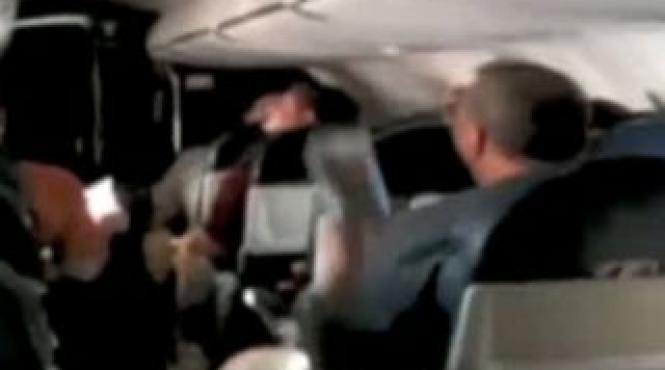 o pasare a provocat panica printre pasagerii unui avion american video