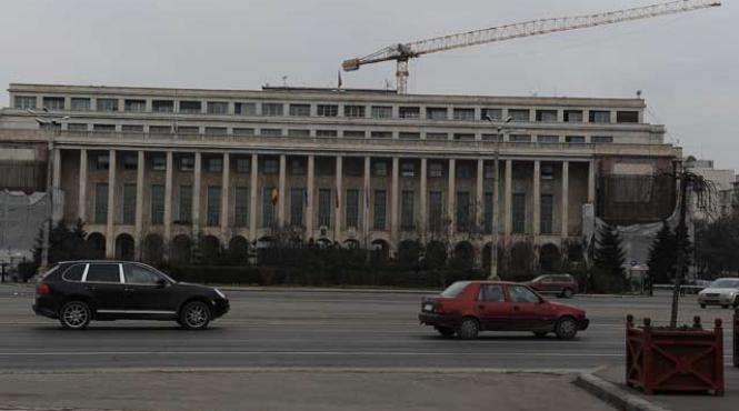 raapps isi ia fantanile de la boc inapoi