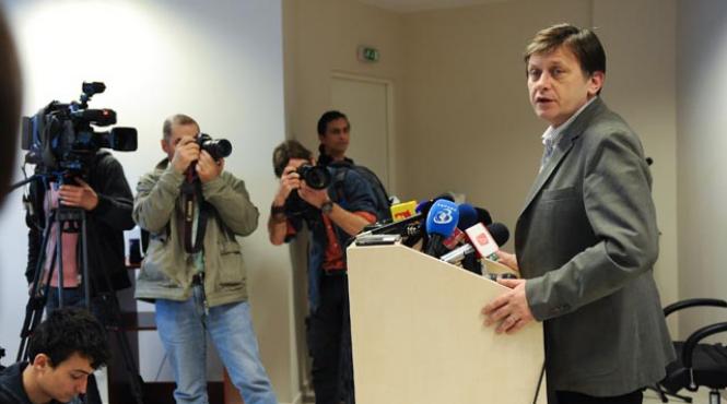 antonescu ne luptam cu un partid care si a subordonat statul