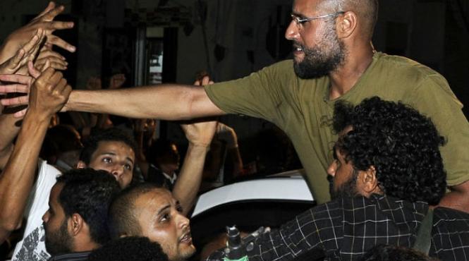 rebelii libieni au cucerit resedinta lui muammar gaddafi dupa doua zile de lupte acerbe