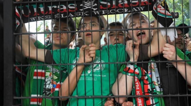 20 de suporteri polonezi au fost retinuti la timisoara