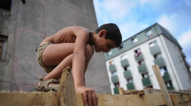 amnesty international acuza primarul din baia mare si guvernul romaniei de discriminare impotriva romilor