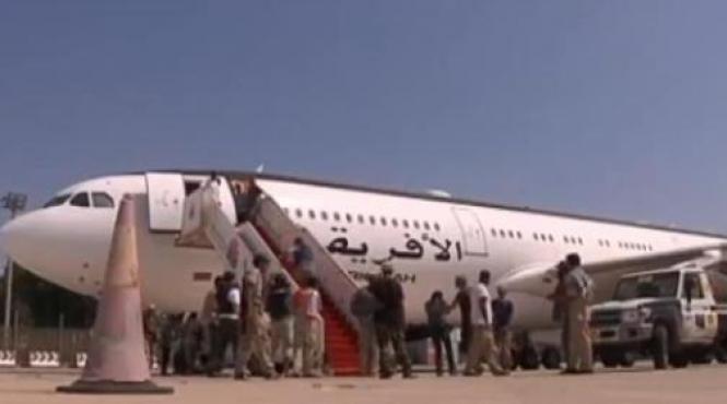 rebelii au descoperit un aeroport secret in tripoli vezi cum arata aeronava de lux a lui gaddafi video