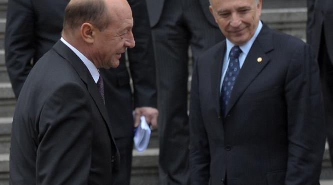 basescu aurul din rezerva bnr s a vandut pentru a se plati salarii si pensii bnr nici vorba