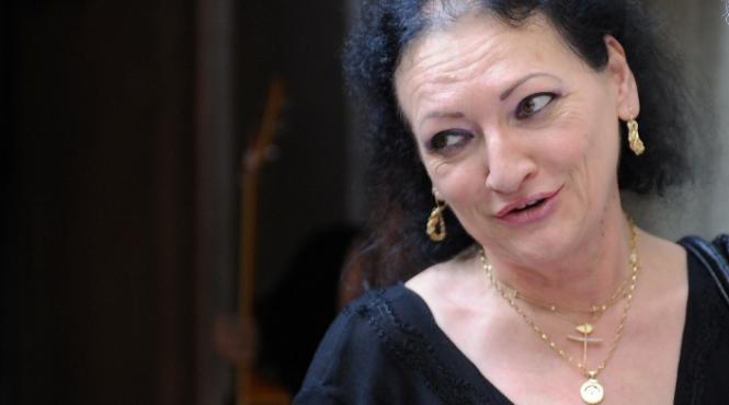 monica pop despre profesorul pesamosca un barbat frumos care facea curte discret era jovial