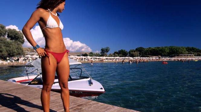 frunza elenei udrea scumpa si degeaba strainii ne ocolesc iar romanii aleg litoralul altora