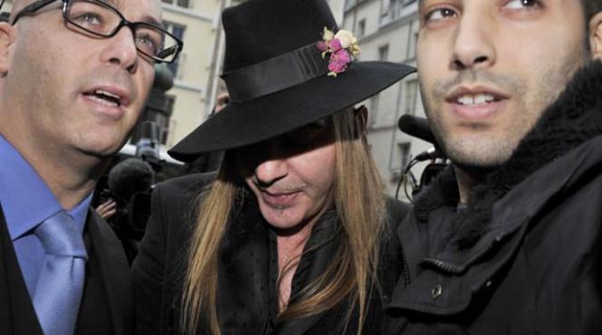 john galliano condamnat la plata unei amenzi de 6 000 de euro cu suspendare video