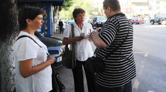 biletul la control va rog ep 2 ratb un urias cu picioare de cauciuc