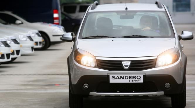 dacia se vinde pe internet dar in italia