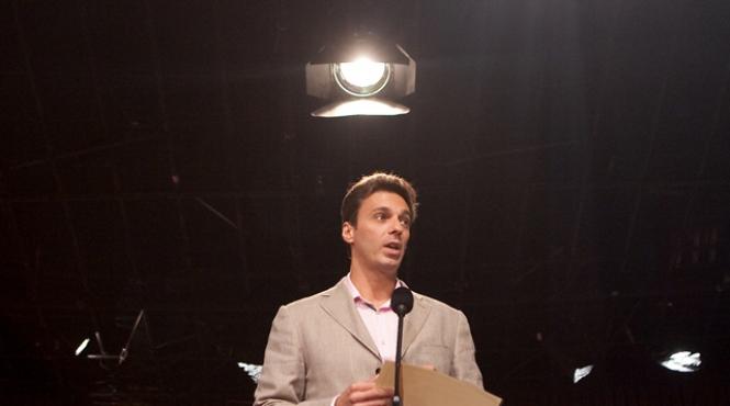 in gura presei implineste astazi 7 ani