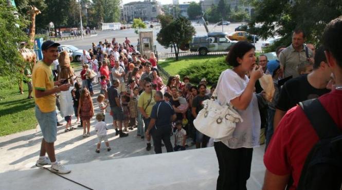 bisnita cu bilete la antipa muzeul a incasat peste 31 000 de lei numai in prima zi de la redeschidere