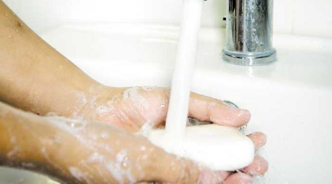 sapunul si apa tin la distanta hepatita a