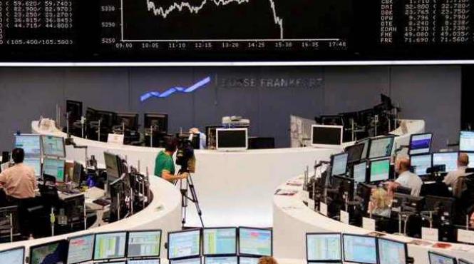 economia sua nu isi revine bursele internationale se prabusesc