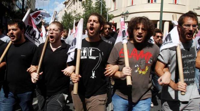 proteste in grecia un grup de studenti a ocupat postul public de televiziune