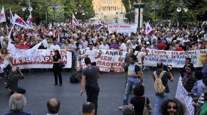 atena manifestantii blocheaza ministerele