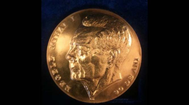 bnr nu merge pe linia basescu si lanseaza medalia jubiliara regele mihai