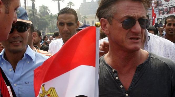 actorul american sean penn a protestat alaturi de miile de egipteni in piata tahrir