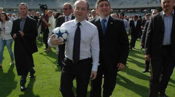 boc la inaugurarea cluj arena aici gazonul e mai bun iar imnul national se canta corect