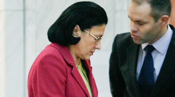 ecaterina andronescu il da in judecata pe ministrul funeriu
