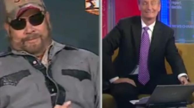 un celebru cantaret de country music l a asemanat pe barack obama cu hitler video