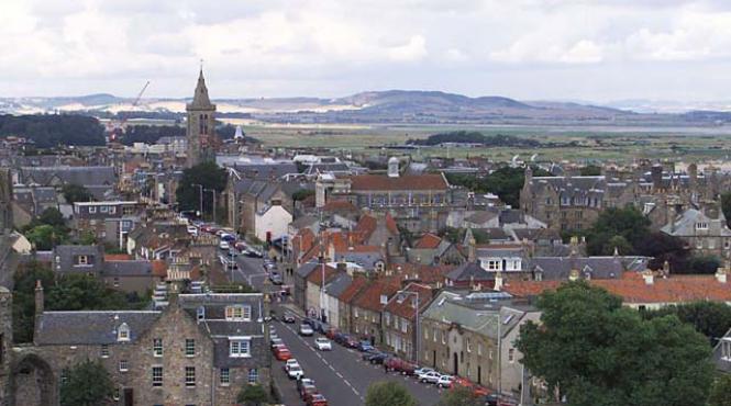 universitatile scotiene taxeaza doar englezii si irlandezii daca vii din bucuresti e gratis daca vii din anglia te costa 36 000 de lire