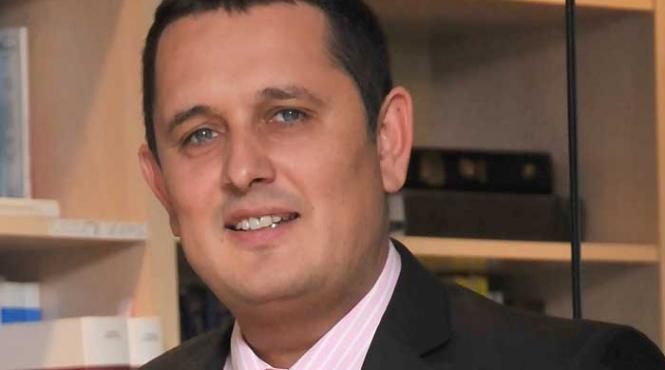 blejnar banii inapoi