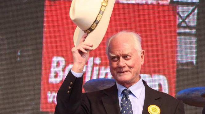 larry hagman interpretul lui j r din dallas a fost diagnosticat cu cancer