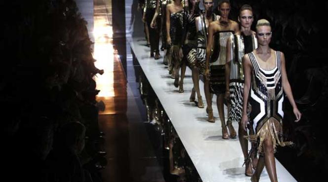 sclavia moderna muncitorii de la gucci torturati prin munca un schimb dura 14 ore