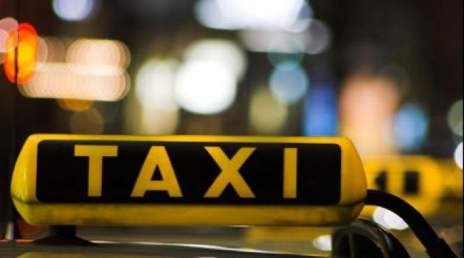 politist comunitar tarat de un taxi pe o strada din constanta