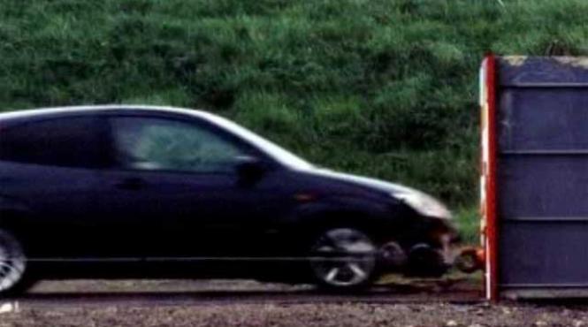 cum arata o masina de familie dupa ce s a lovit cu 195km h de un zid video