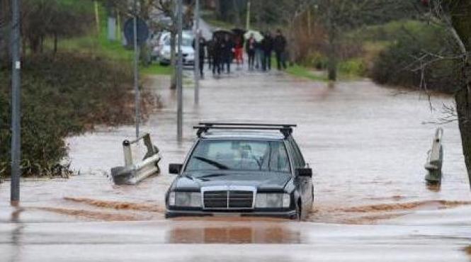 italia devastata de inundatii un roman a murit altul este dat disparut