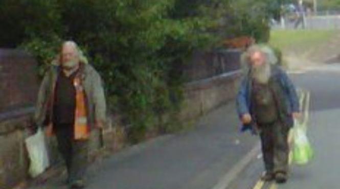 doi cersetori au devenit celebritati pe facebook vezi cine sunt vagabonzii mos craciun foto