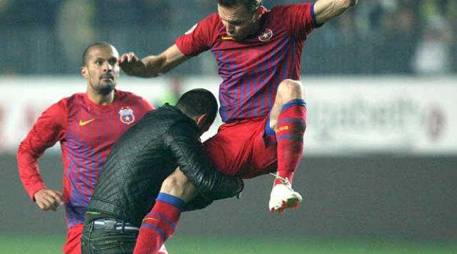 fotbalul mediocru si in zodia dementei