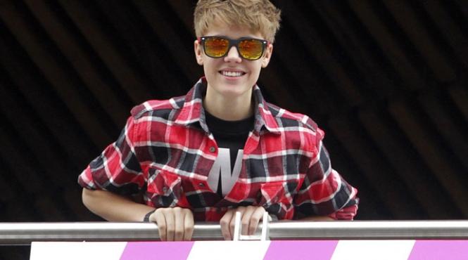 justin bieber a sarit de doua miliarde de vizualizari pe youtube video