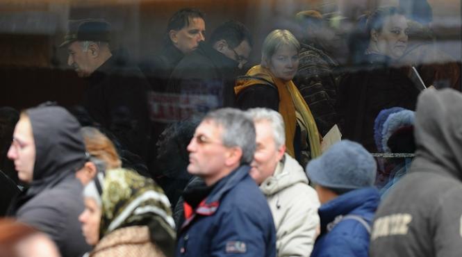 444 000 de romani fara slujba rata somajului a crescut in luna octombrie