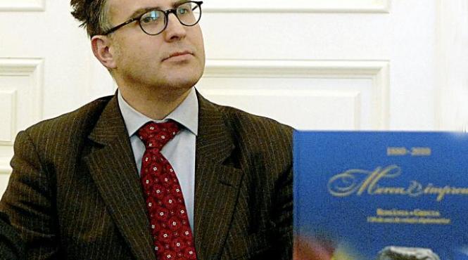 emil boc a uitat pe aeroportul din belgrad un membru al delegatiei care l a insotit in serbia