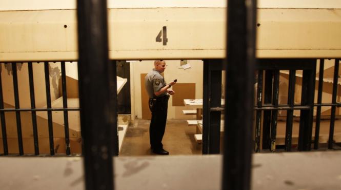 autoritatile americane ingrijorate ca hackerii ar putea deschide usile inchisorilor