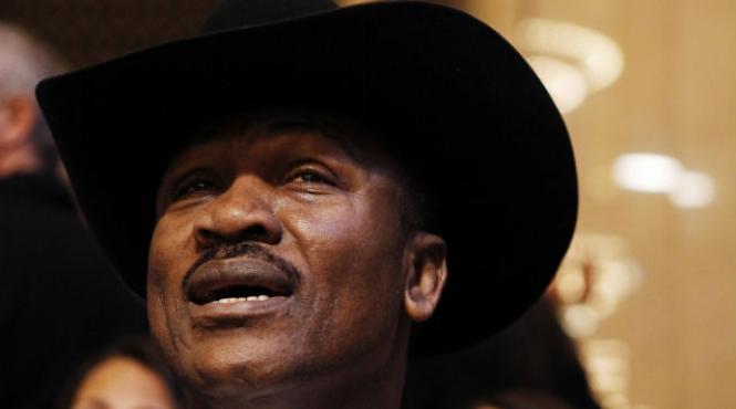 legendarul boxer joe frazier aproape invins in lupta cu cancerul video