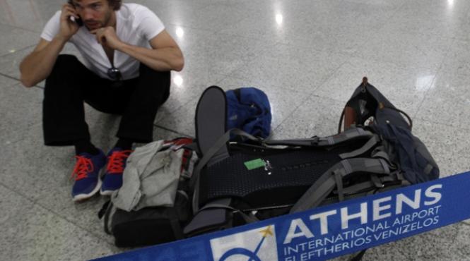 operatiunea scapa cine poate grecii scot banii din tara cu valizele