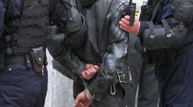 descinderi in oravita si bocsa sunt vizate persoane suspectate de trafic cu tigari si alcool
