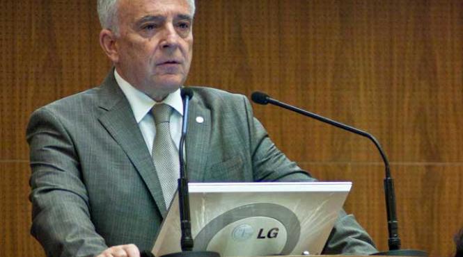 isarescu sa invatam sa nu ne mai uitam la cursul de schimb