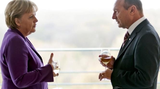 merkel ne lauda ca vrem sa trecem la euro