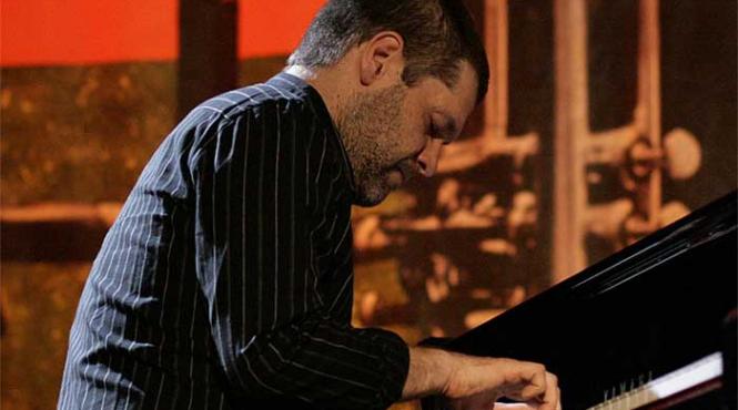 trupa elevation din new york canta pe scena arcub