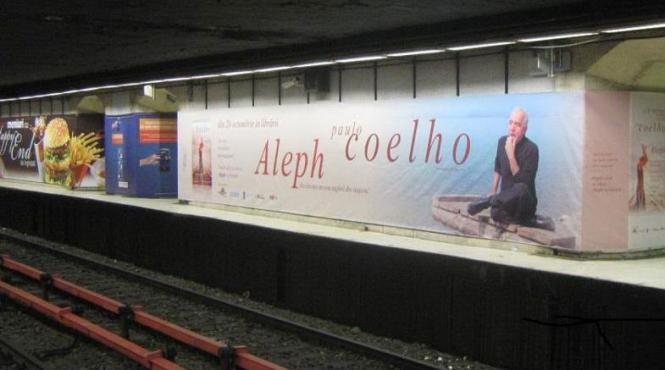 paulo coelho comenteaza pe facebook o fotografie din metroul bucurestean